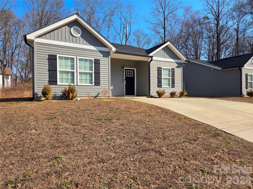 1124 Cleveland Avenue, Gastonia, NC 28052.  MLS# CAR4352074, YatesRealty ID 2712. 