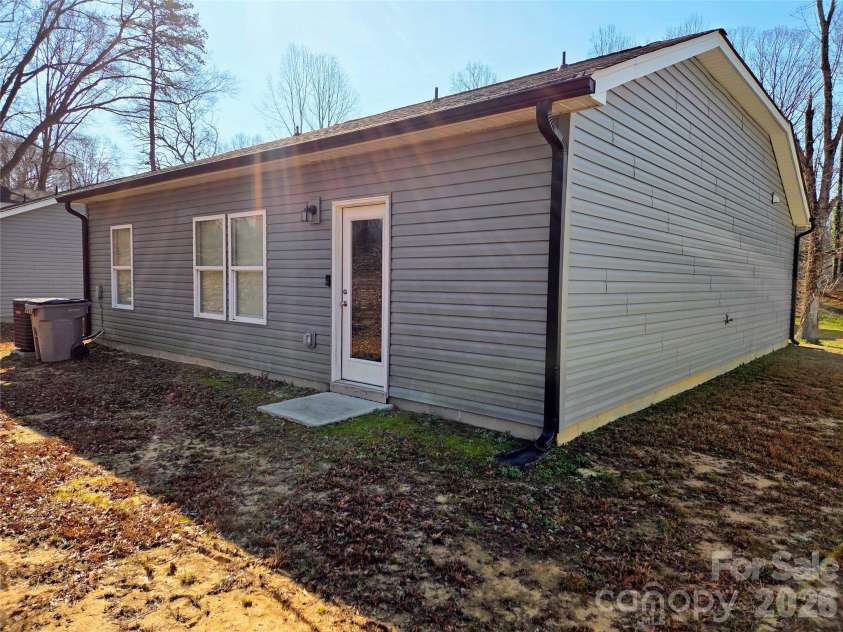 1124 Cleveland Avenue, Gastonia, NC 28052.  MLS# CAR4352074, YatesRealty ID 2712. 