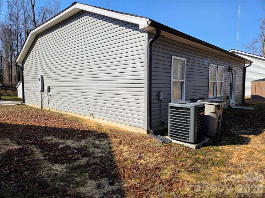 1124 Cleveland Avenue, Gastonia, NC 28052.  MLS# CAR4352074, YatesRealty ID 2712. 