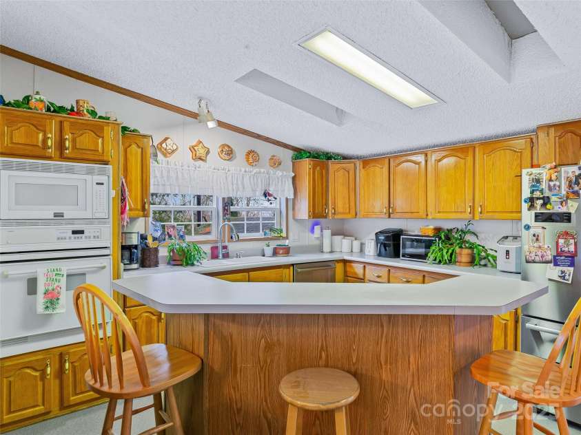 155 Maple Ridge Road, Candler, NC 28715.  MLS# CAR4331042, YatesRealty ID 2712. 