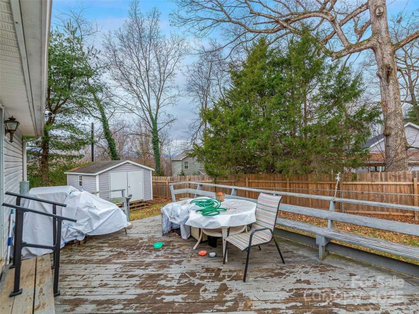 155 Maple Ridge Road, Candler, NC 28715.  MLS# CAR4331042, YatesRealty ID 2712. 