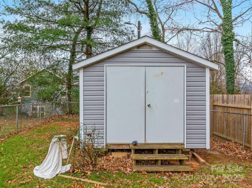 155 Maple Ridge Road, Candler, NC 28715.  MLS# CAR4331042, YatesRealty ID 2712. 