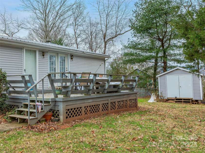 155 Maple Ridge Road, Candler, NC 28715.  MLS# CAR4331042, YatesRealty ID 2712. 