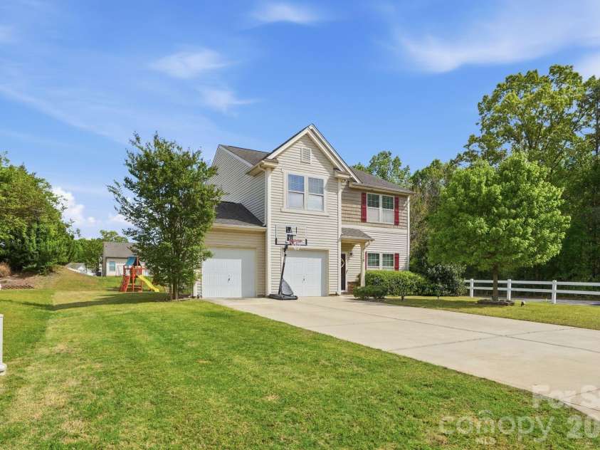 5000 Brodie Lane, Fort Mill, SC 29707.  MLS# CAR4362605, YatesRealty ID 27120. 