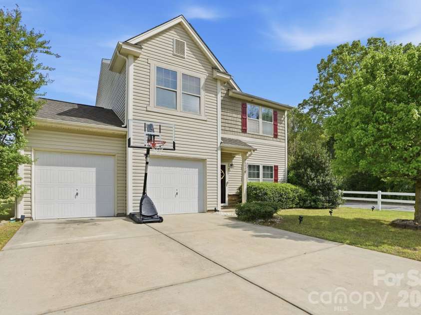 5000 Brodie Lane, Fort Mill, SC 29707.  MLS# CAR4362605, YatesRealty ID 27120. 