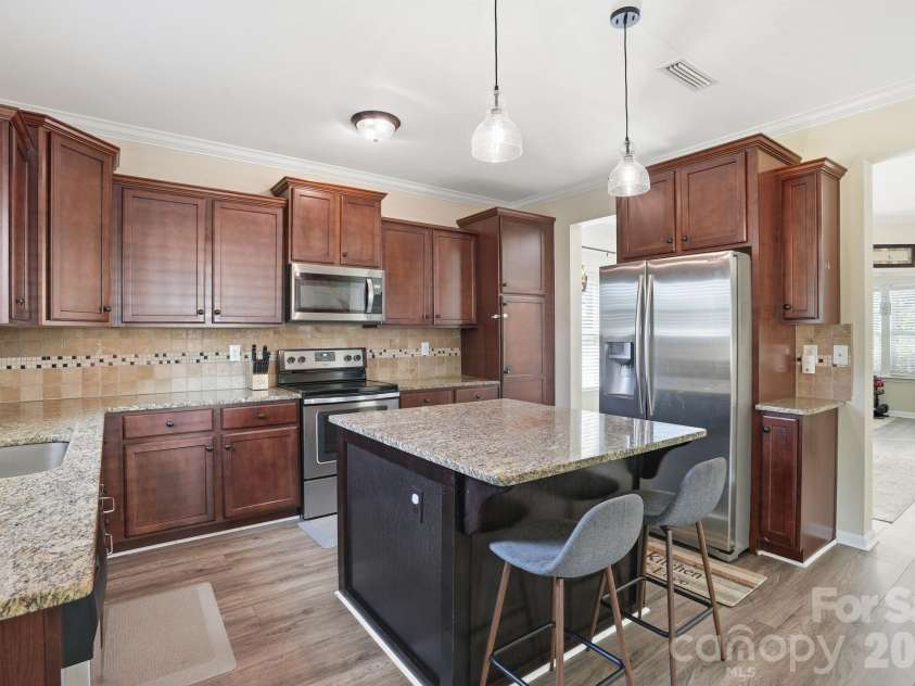 5000 Brodie Lane, Fort Mill, SC 29707.  MLS# CAR4362605, YatesRealty ID 27120. 