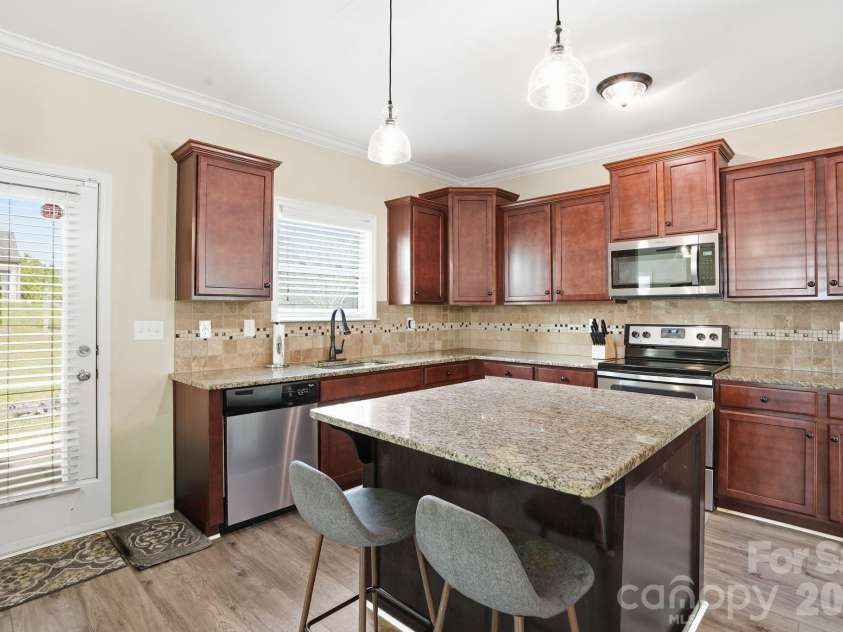 5000 Brodie Lane, Fort Mill, SC 29707.  MLS# CAR4362605, YatesRealty ID 27120. 