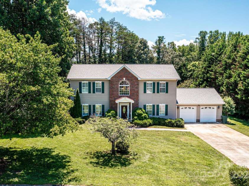 1006 Turnberry Street, Lenoir, NC 28645.  MLS# CAR4280426, YatesRealty ID 27122. 