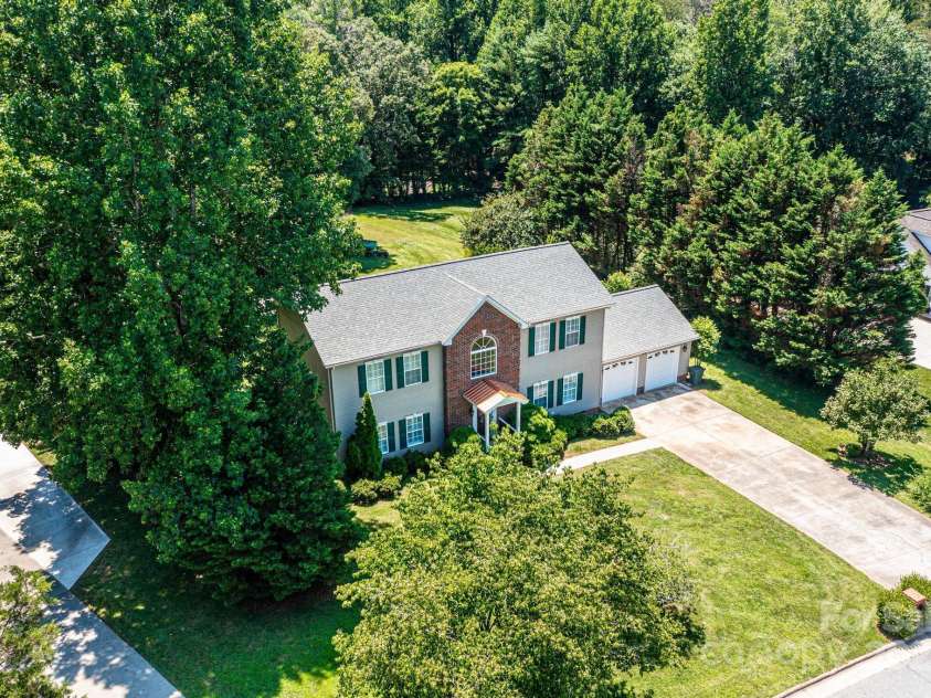 1006 Turnberry Street, Lenoir, NC 28645.  MLS# CAR4280426, YatesRealty ID 27122. 