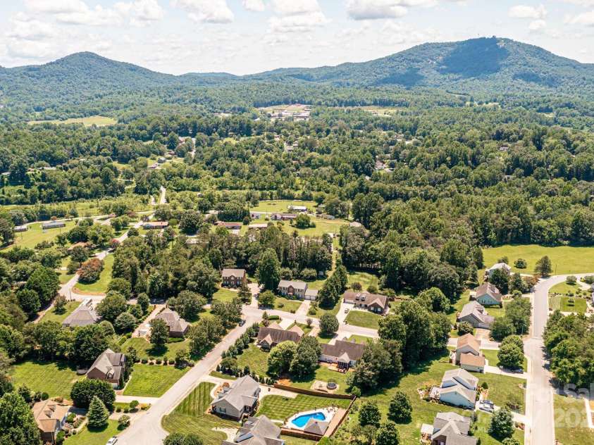 1006 Turnberry Street, Lenoir, NC 28645.  MLS# CAR4280426, YatesRealty ID 27122. 