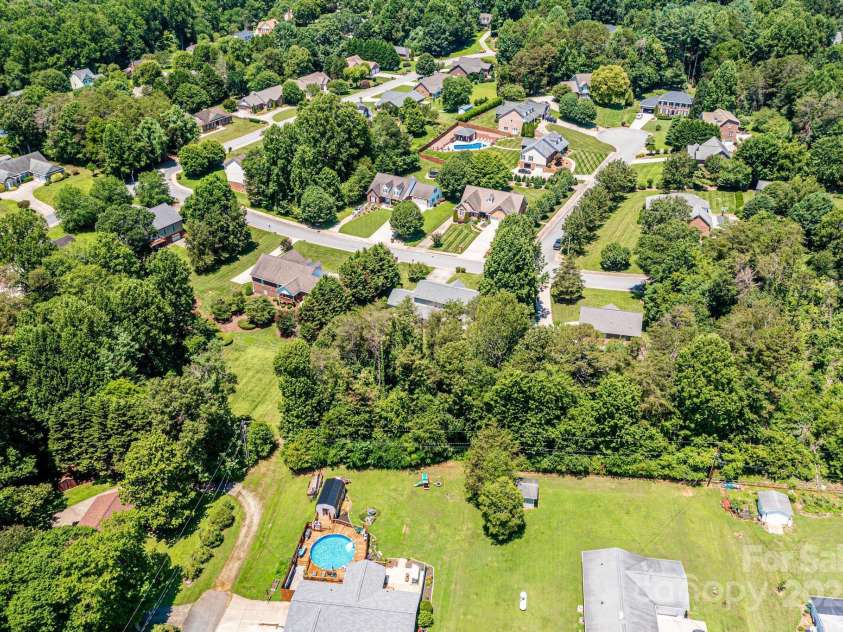 1006 Turnberry Street, Lenoir, NC 28645.  MLS# CAR4280426, YatesRealty ID 27122. 