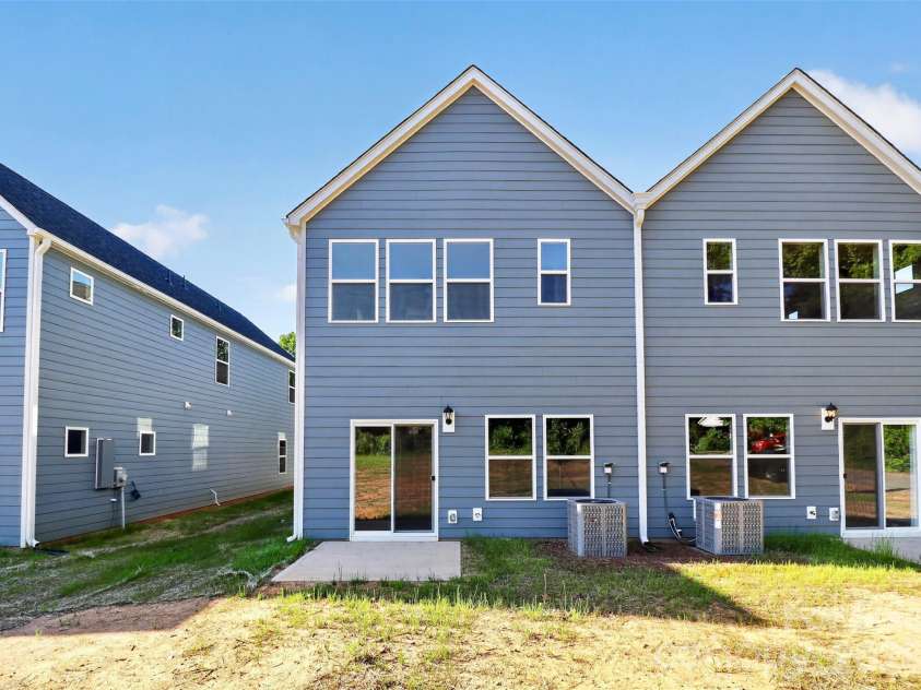 337 Hoskins Road, Charlotte, NC 28216.  MLS# CAR4380959, YatesRealty ID 27122. 