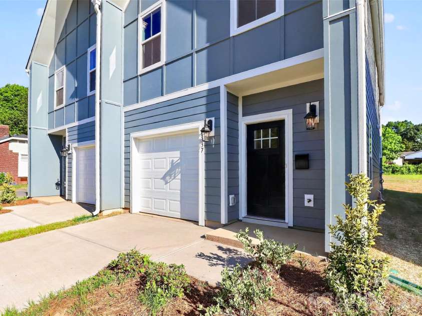 337 Hoskins Road, Charlotte, NC 28216.  MLS# CAR4380959, YatesRealty ID 27122. 