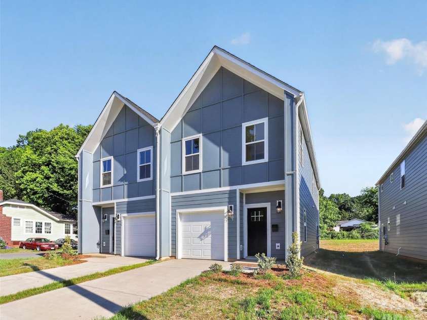 337 Hoskins Road, Charlotte, NC 28216.  MLS# CAR4380959, YatesRealty ID 27122. 