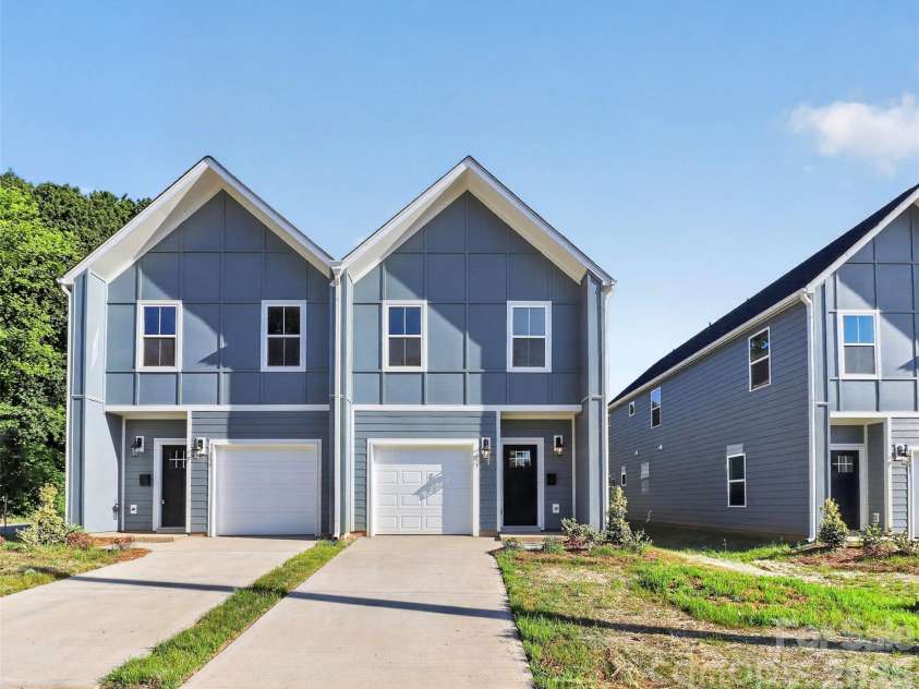337 Hoskins Road, Charlotte, NC 28216.  MLS# CAR4380959, YatesRealty ID 27122. 