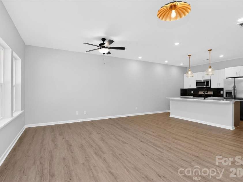 337 Hoskins Road, Charlotte, NC 28216.  MLS# CAR4380959, YatesRealty ID 27122. 