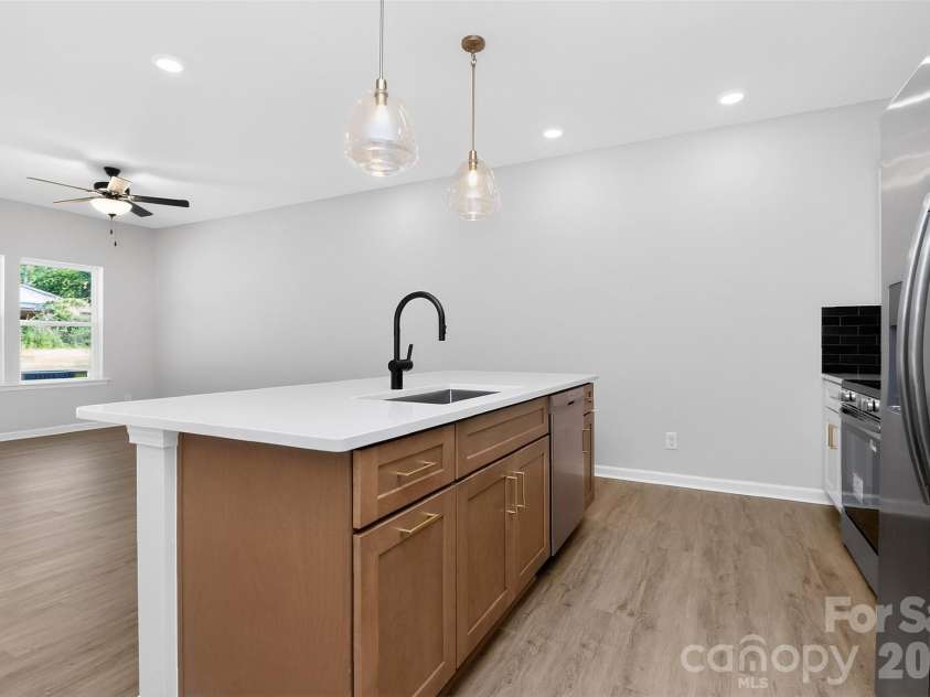 337 Hoskins Road, Charlotte, NC 28216.  MLS# CAR4380959, YatesRealty ID 27122. 