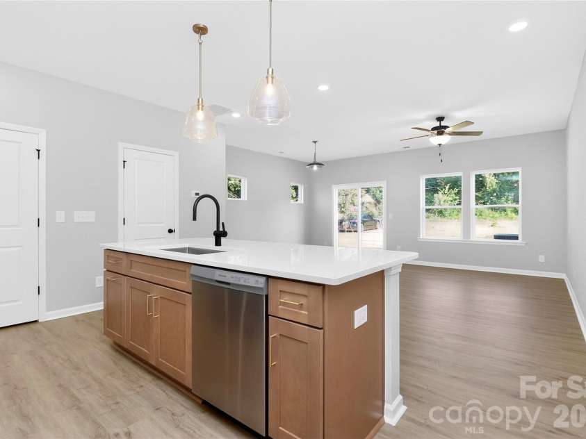 337 Hoskins Road, Charlotte, NC 28216.  MLS# CAR4380959, YatesRealty ID 27122. 