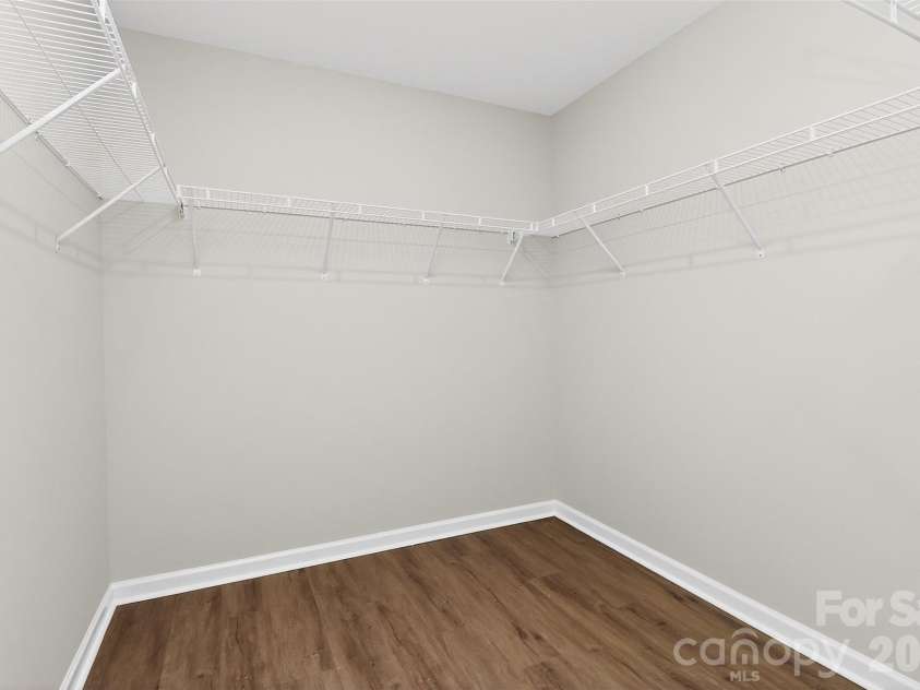 337 Hoskins Road, Charlotte, NC 28216.  MLS# CAR4380959, YatesRealty ID 27122. 
