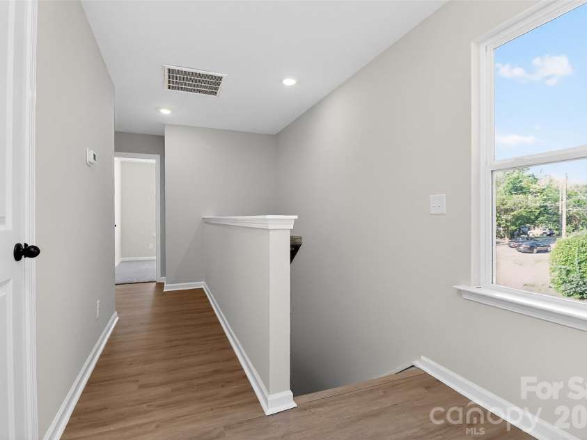 337 Hoskins Road, Charlotte, NC 28216.  MLS# CAR4380959, YatesRealty ID 27122. 