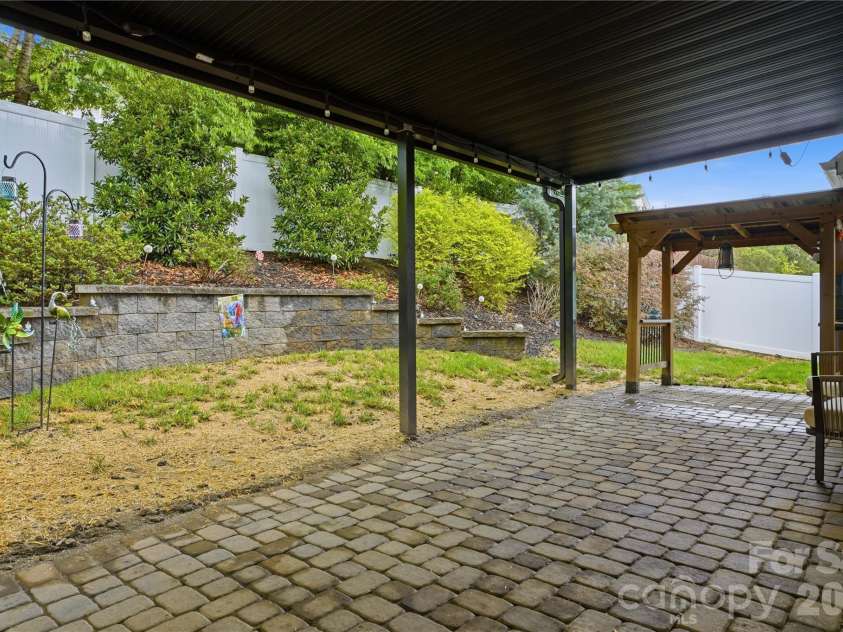 1016 Reigate Road, Charlotte, NC 28262.  MLS# CAR4385914, YatesRealty ID 27123. 