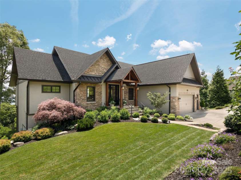 332 Summerset Drive, Hendersonville, NC 28792.  MLS# CAR4275033, YatesRealty ID 27124. Impeccably Kept Landscaping