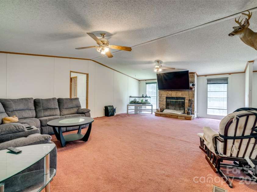 10435 Silver Mine Road, Fort Mill, SC 29707.  MLS# CAR4275041, YatesRealty ID 27125. HUGE GREATROOM