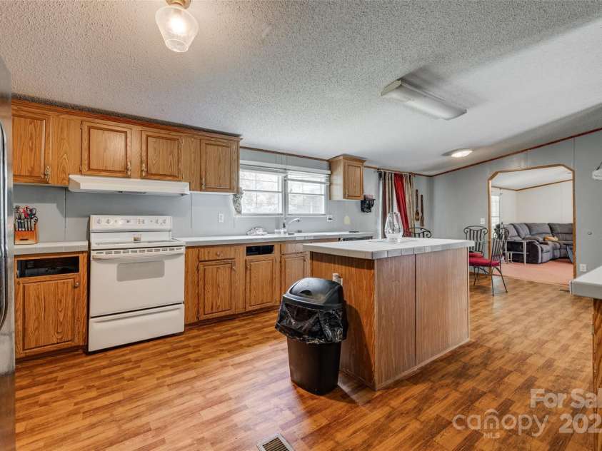 10435 Silver Mine Road, Fort Mill, SC 29707.  MLS# CAR4275041, YatesRealty ID 27125. KITCHEN ISLAND