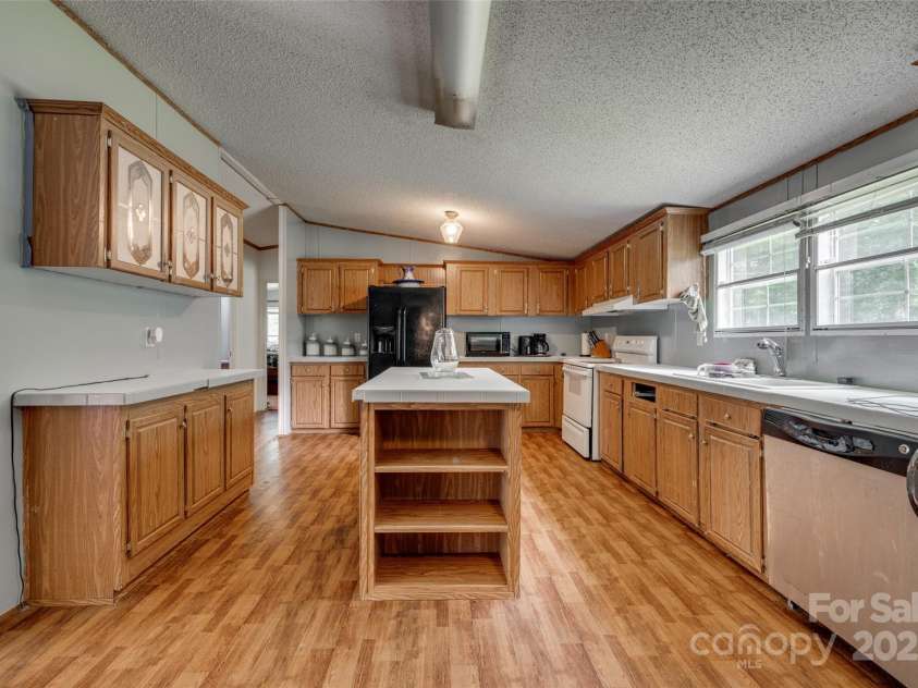 10435 Silver Mine Road, Fort Mill, SC 29707.  MLS# CAR4275041, YatesRealty ID 27125. LOADS OF CABINETS AND COUNTERTOPS