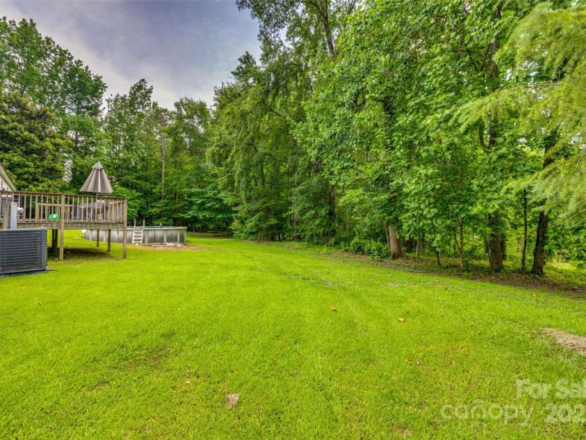 10435 Silver Mine Road, Fort Mill, SC 29707.  MLS# CAR4275041, YatesRealty ID 27125. NICE YARD