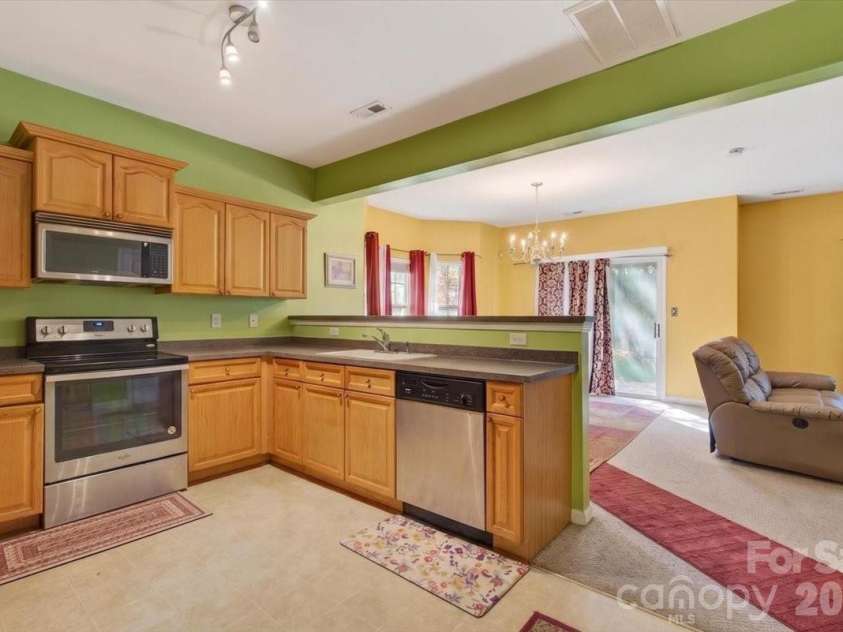 5927 Pisgah Way, Charlotte, NC 28217.  MLS# CAR4388614, YatesRealty ID 27125. 