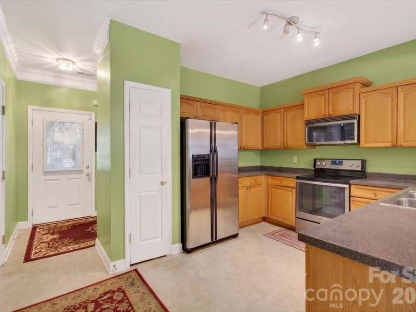 5927 Pisgah Way, Charlotte, NC 28217.  MLS# CAR4388614, YatesRealty ID 27125. 