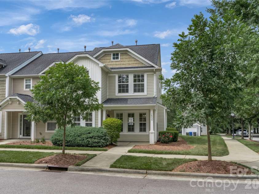 10553 Trolley Run Drive, Cornelius, NC 28031.  MLS# CAR4398318, YatesRealty ID 27126. 