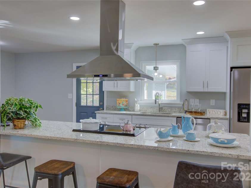 8607 Larchmont Circle, Charlotte, NC 28214.  MLS# CAR4265782, YatesRealty ID 27126. 