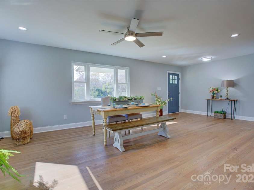 8607 Larchmont Circle, Charlotte, NC 28214.  MLS# CAR4265782, YatesRealty ID 27126. 