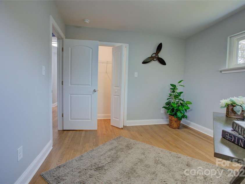 8607 Larchmont Circle, Charlotte, NC 28214.  MLS# CAR4265782, YatesRealty ID 27126. 