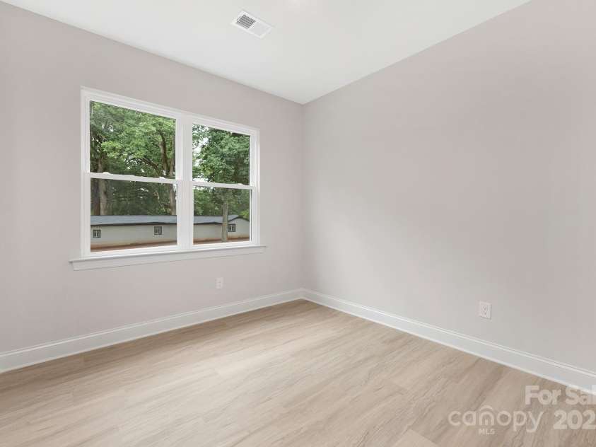 6117 Grove Park Boulevard, Charlotte, NC 28215.  MLS# CAR4201200, YatesRealty ID 27127. 