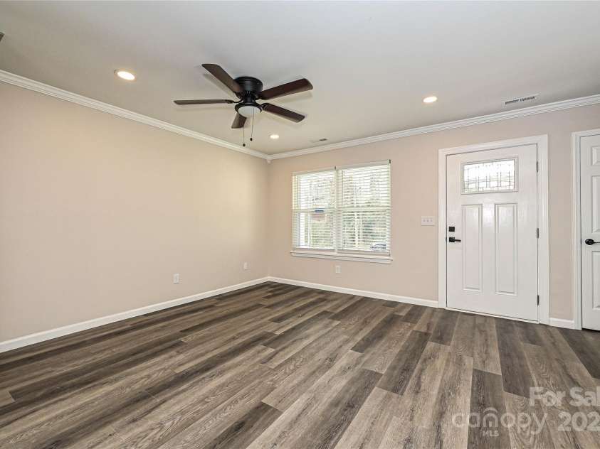 3133 Amay James Avenue, Charlotte, NC 28208.  MLS# CAR4321740, YatesRealty ID 27128. 