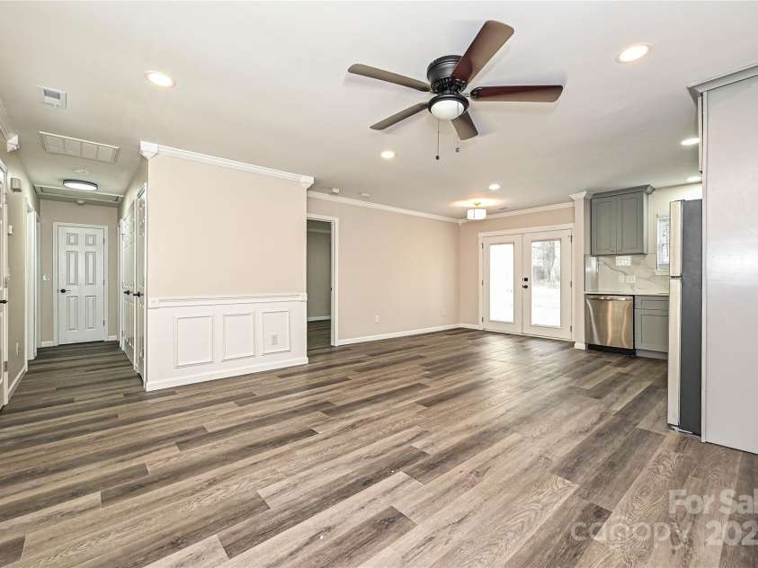 3133 Amay James Avenue, Charlotte, NC 28208.  MLS# CAR4321740, YatesRealty ID 27128. 
