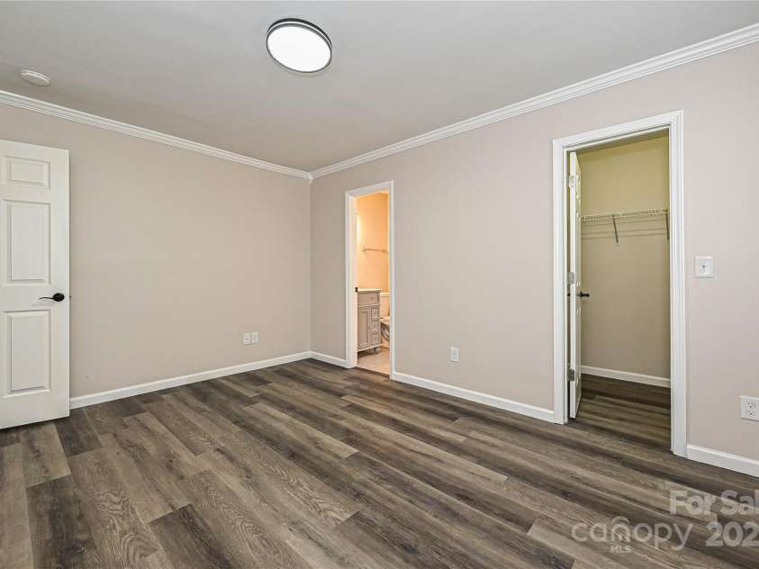 3133 Amay James Avenue, Charlotte, NC 28208.  MLS# CAR4321740, YatesRealty ID 27128. 