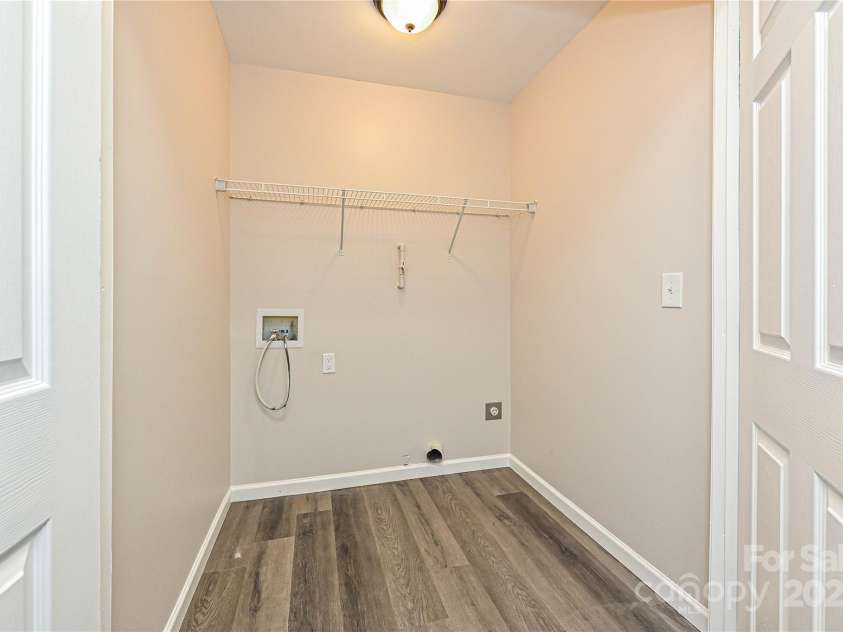 3133 Amay James Avenue, Charlotte, NC 28208.  MLS# CAR4321740, YatesRealty ID 27128. 