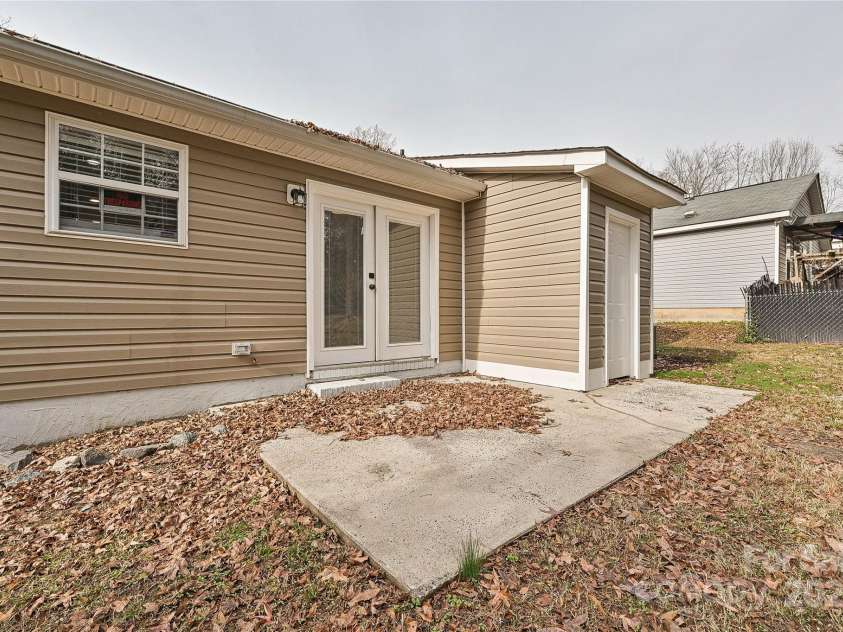 3133 Amay James Avenue, Charlotte, NC 28208.  MLS# CAR4321740, YatesRealty ID 27128. 