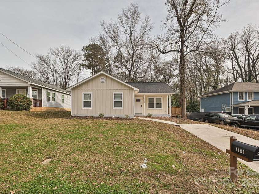 3133 Amay James Avenue, Charlotte, NC 28208.  MLS# CAR4321740, YatesRealty ID 27128. 