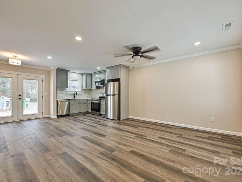 3133 Amay James Avenue, Charlotte, NC 28208.  MLS# CAR4321740, YatesRealty ID 27128. 