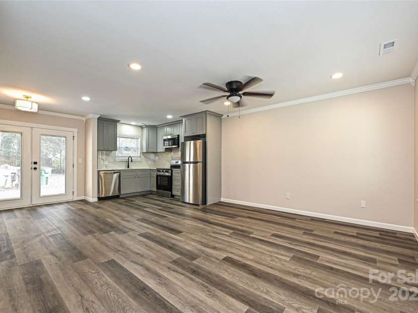 3133 Amay James Avenue, Charlotte, NC 28208.  MLS# CAR4321740, YatesRealty ID 27128. 