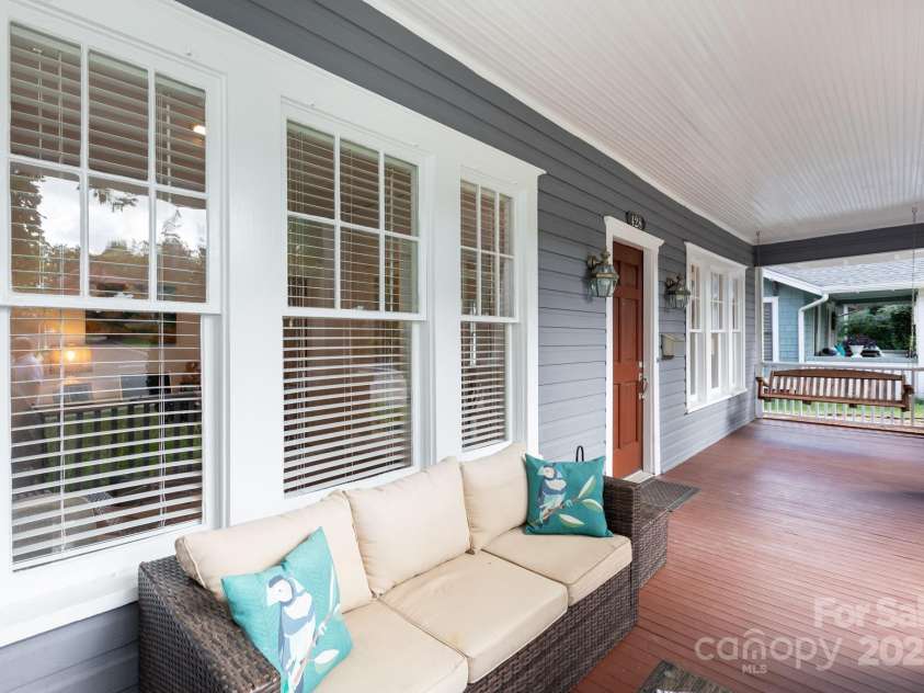 428 Walnut Avenue, Charlotte, NC 28208.  MLS# CAR4282727, YatesRealty ID 27128. 