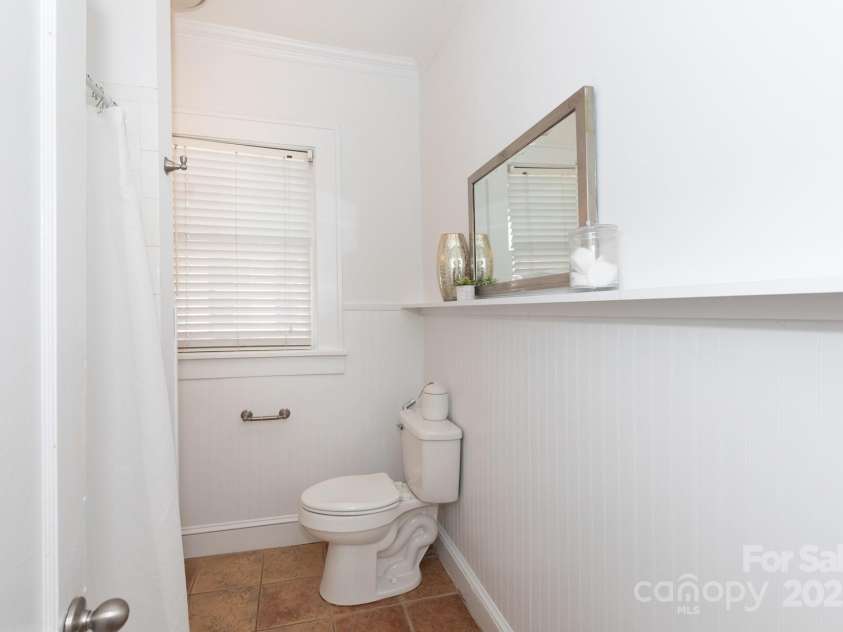 428 Walnut Avenue, Charlotte, NC 28208.  MLS# CAR4282727, YatesRealty ID 27128. 