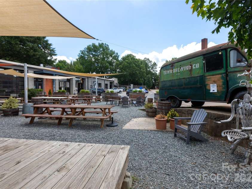 428 Walnut Avenue, Charlotte, NC 28208.  MLS# CAR4282727, YatesRealty ID 27128. 