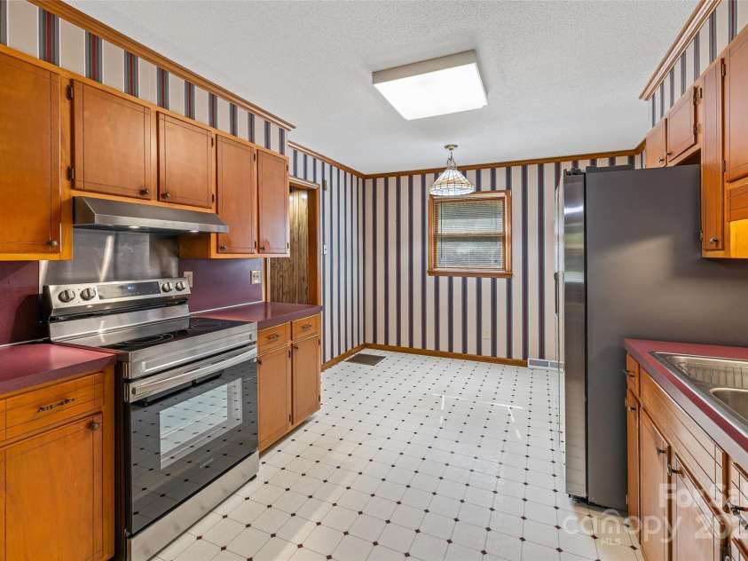 4002 Stillwater Court, York, SC 29745.  MLS# CAR4281765, YatesRealty ID 27129. 