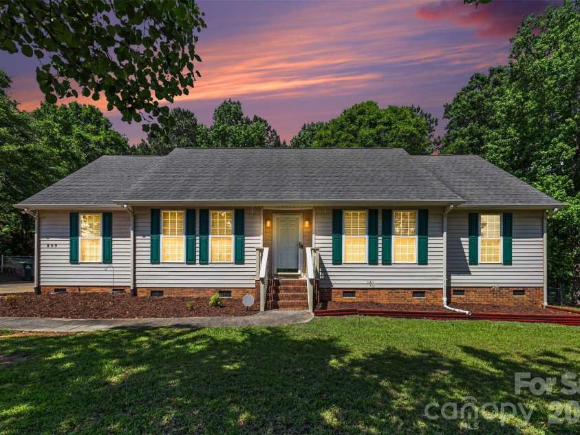 809 Robertson Road, Rock Hill, SC 29730.  MLS# CAR4383556, YatesRealty ID 27129. 